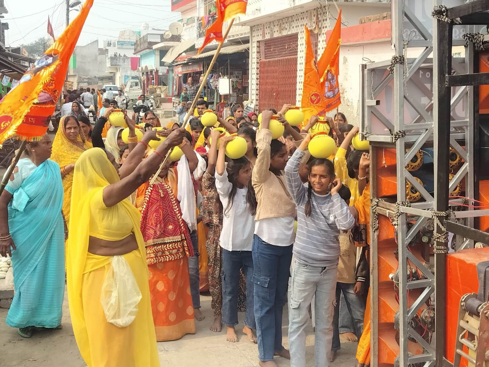 रोसयाबाजार से गाजे बाजे के साथ निकली कलश यात्रा