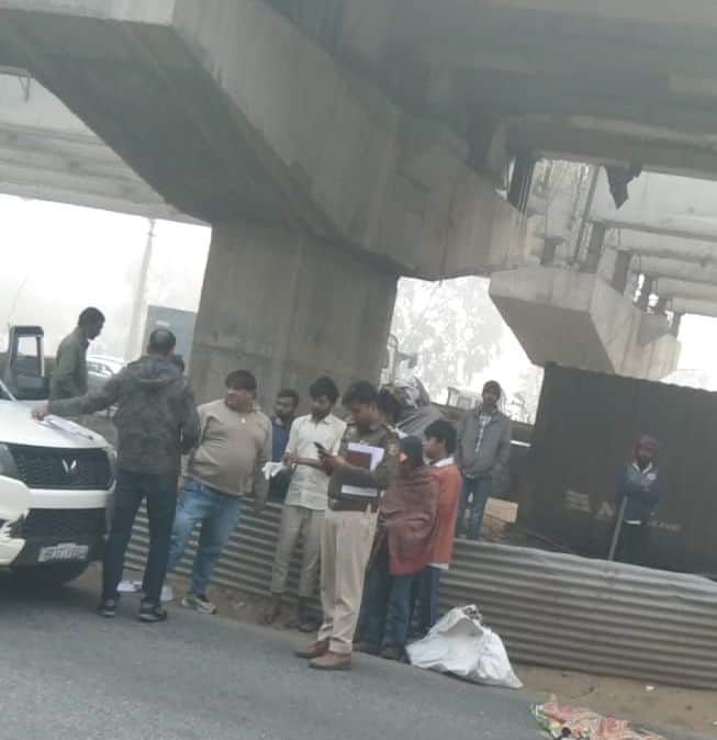 रेवाड़ी। आसलवास गांव के समीप हादसे के बाद कार्रवाई करती पुलिस। संवाद