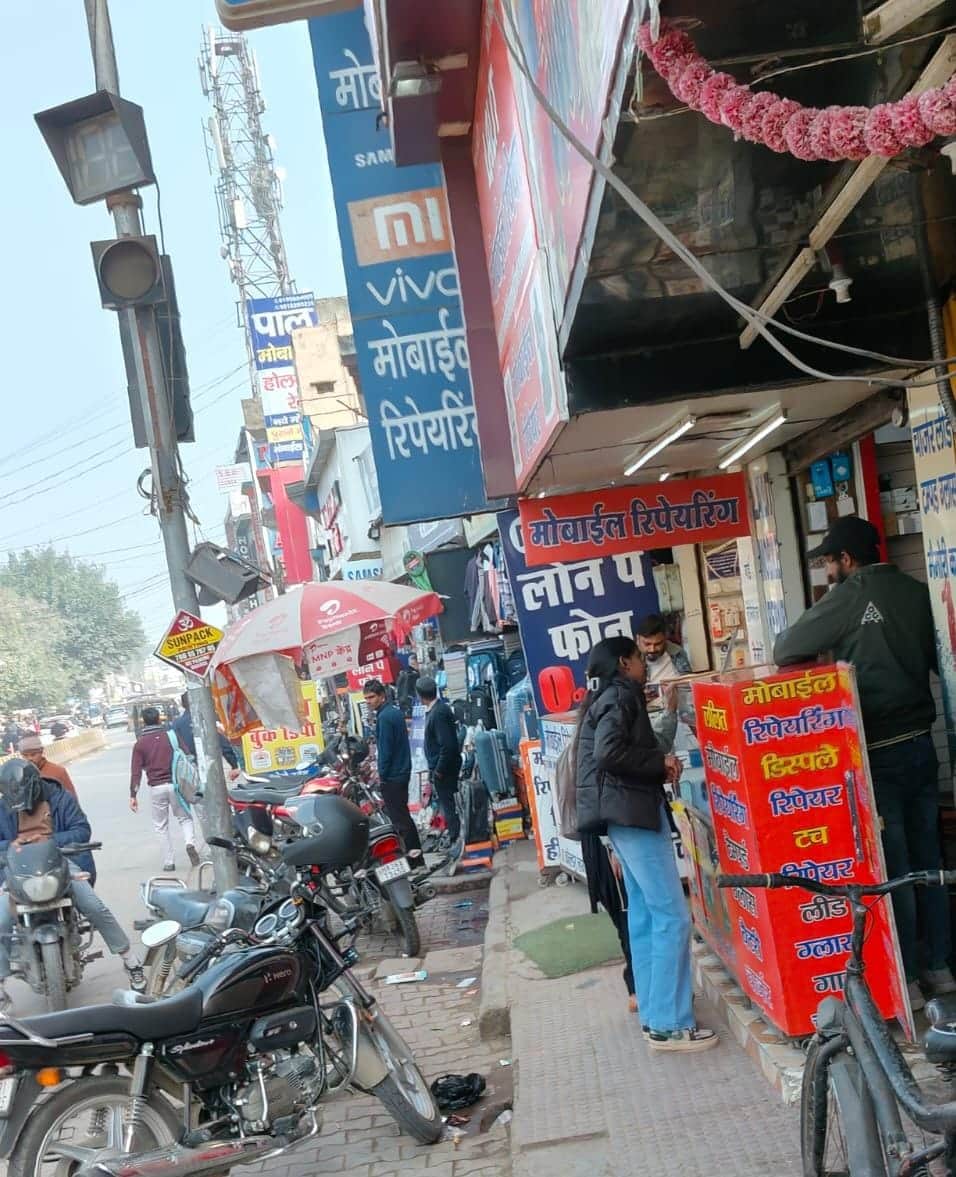 रेवाड़ी। बस स्टैंड मार्ग पर अतिक्रमण। संवाद