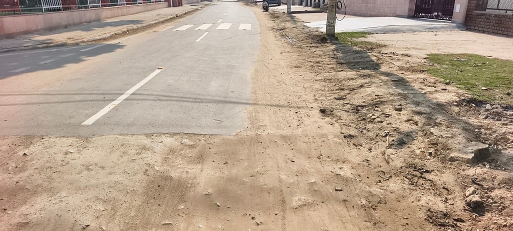 Contractor breaks roads to lay drinking water lines in Sector 15, Municipal Corporation stops work