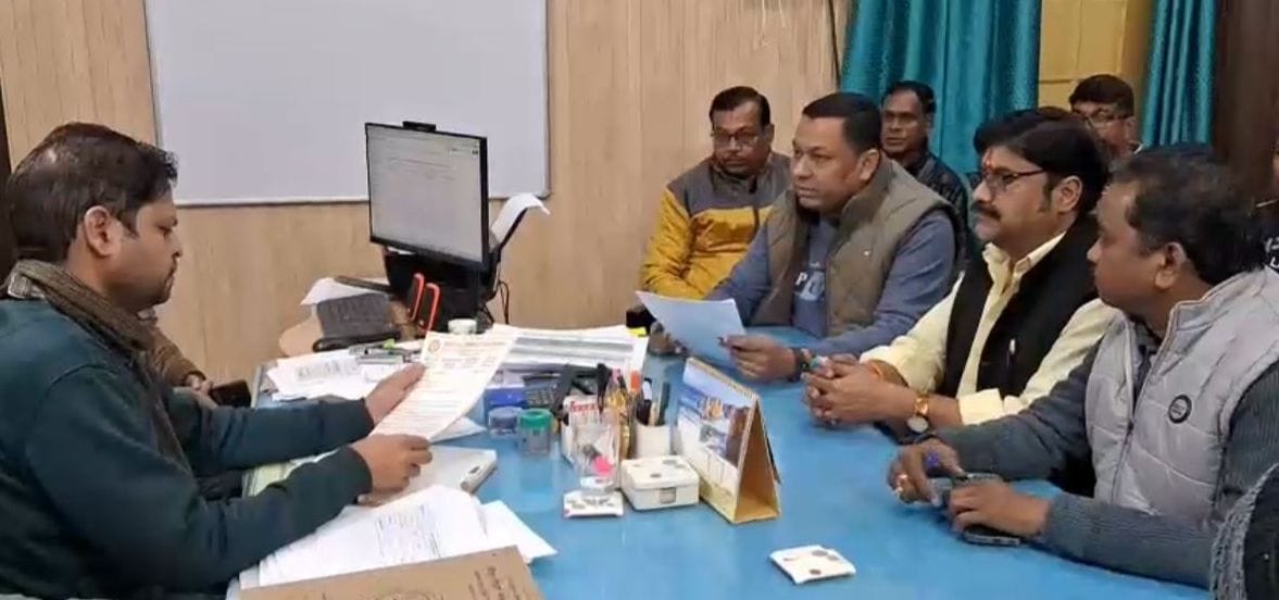 Traders have demanded solutions to electricity-related problems.