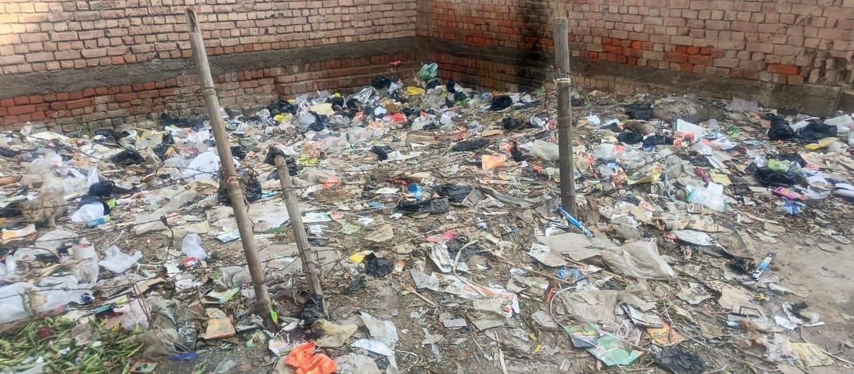 The vacant plots in Julana have become piles of garbage, making it unbearable to live amidst the stench.