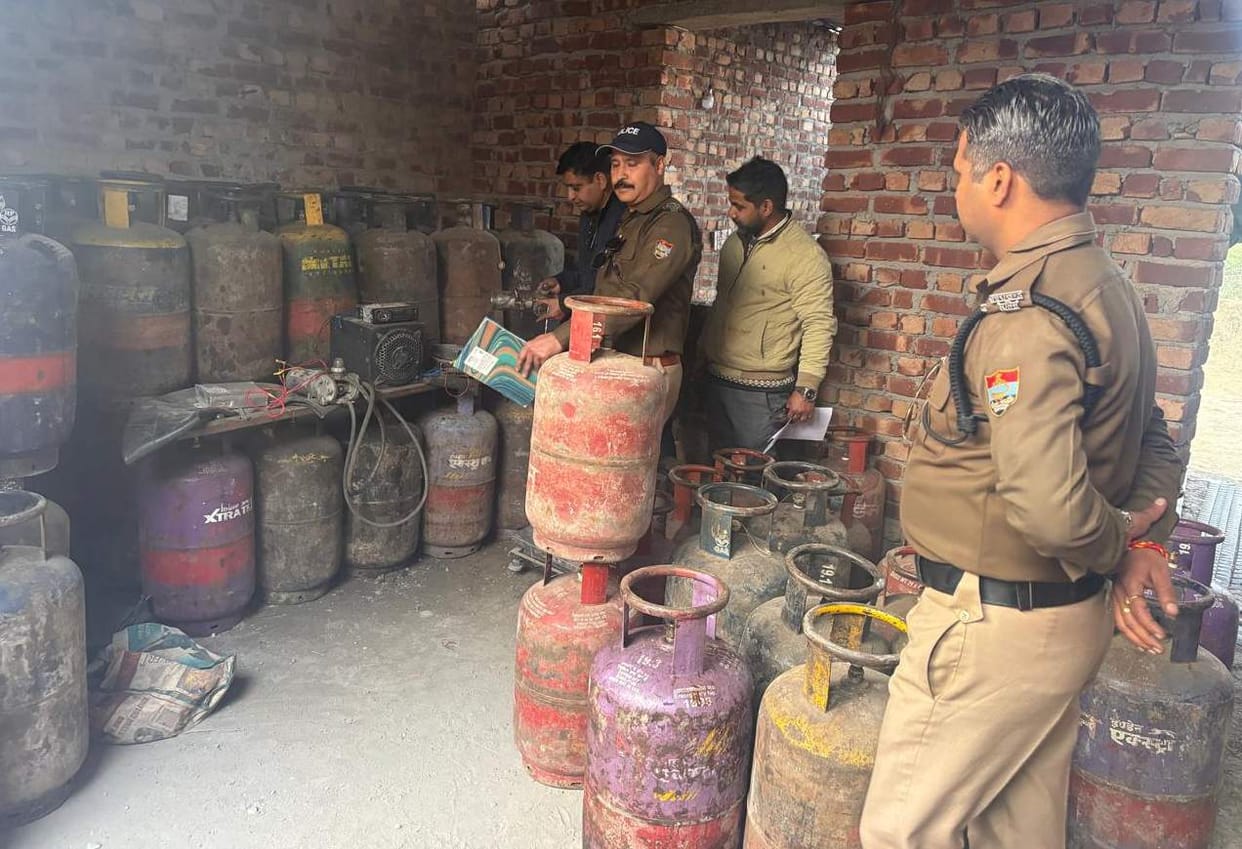 Two loaders, 134 cylinders seized