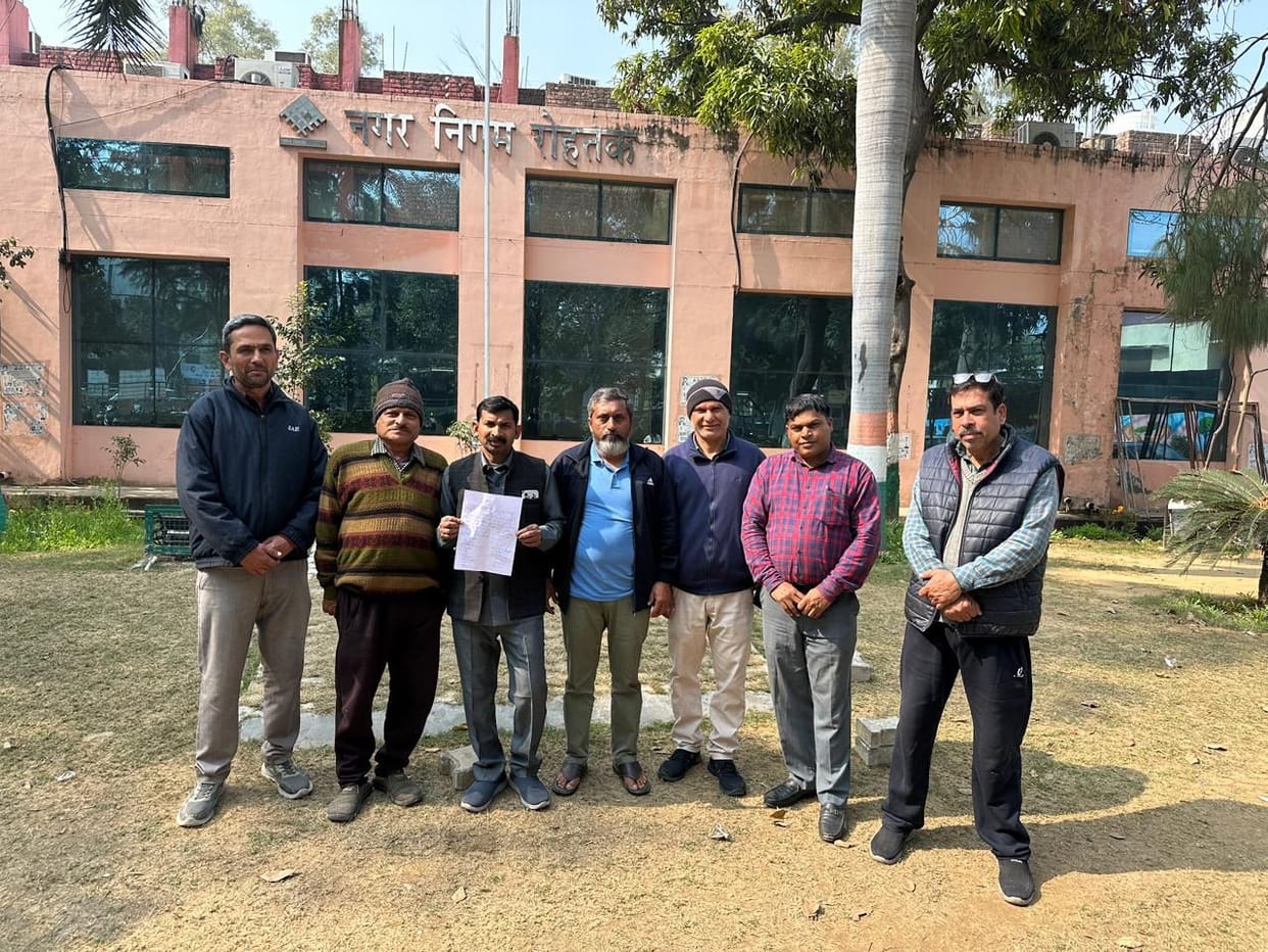 Demand for action against the uprooting of trees at Kasaiwala Chowk