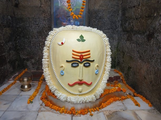 The form of King Rajeshwar engraved on the Shivalinga