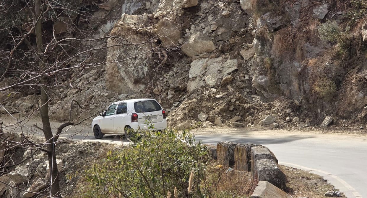 Debris fell on the Banikhet-Khairi road and caused trouble.