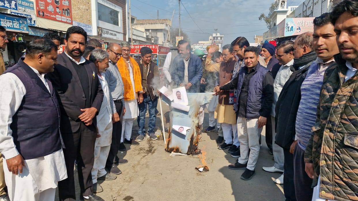 bjp burnt effiggy of rahul gandhi