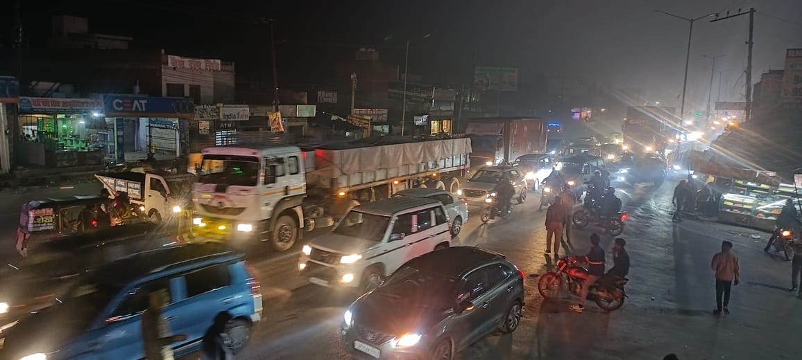 Fatehabad Road jammed due to weddings, police arrangements failed