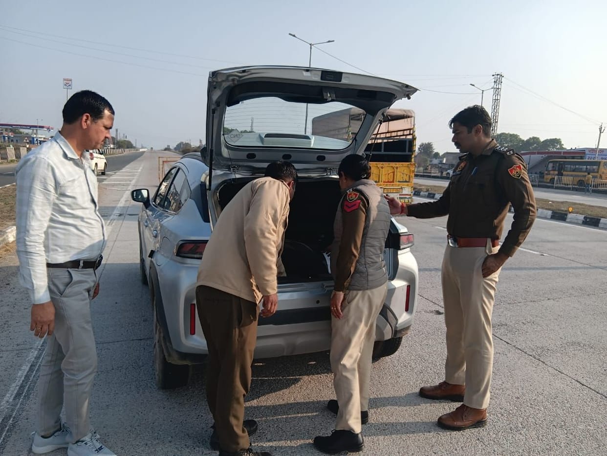 The police conducted thorough checking of vehicles.