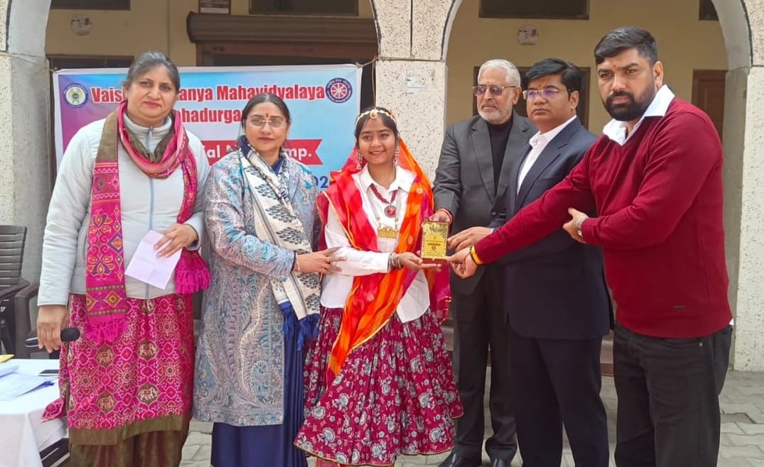 Khushi, Monica and Jyoti were selected as the best volunteers.