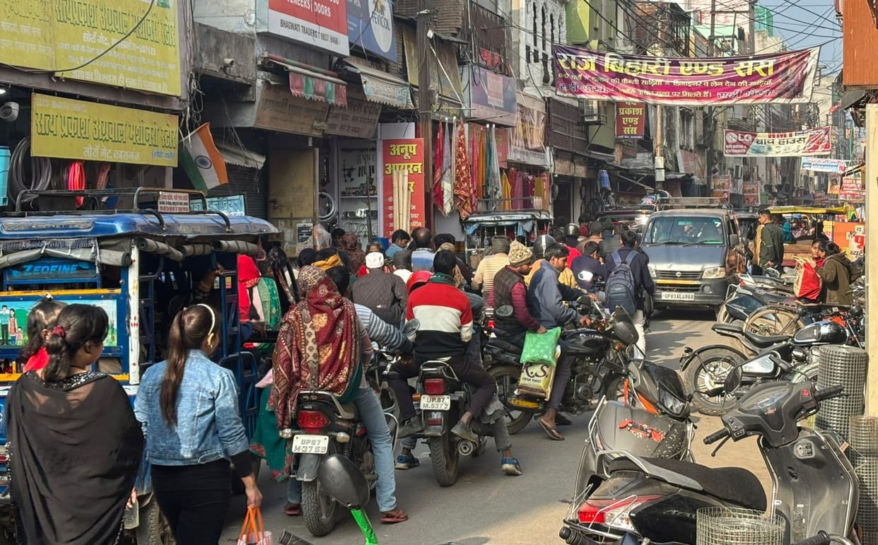Traffic congestion at Soron Gate market is causing problems for commuters.