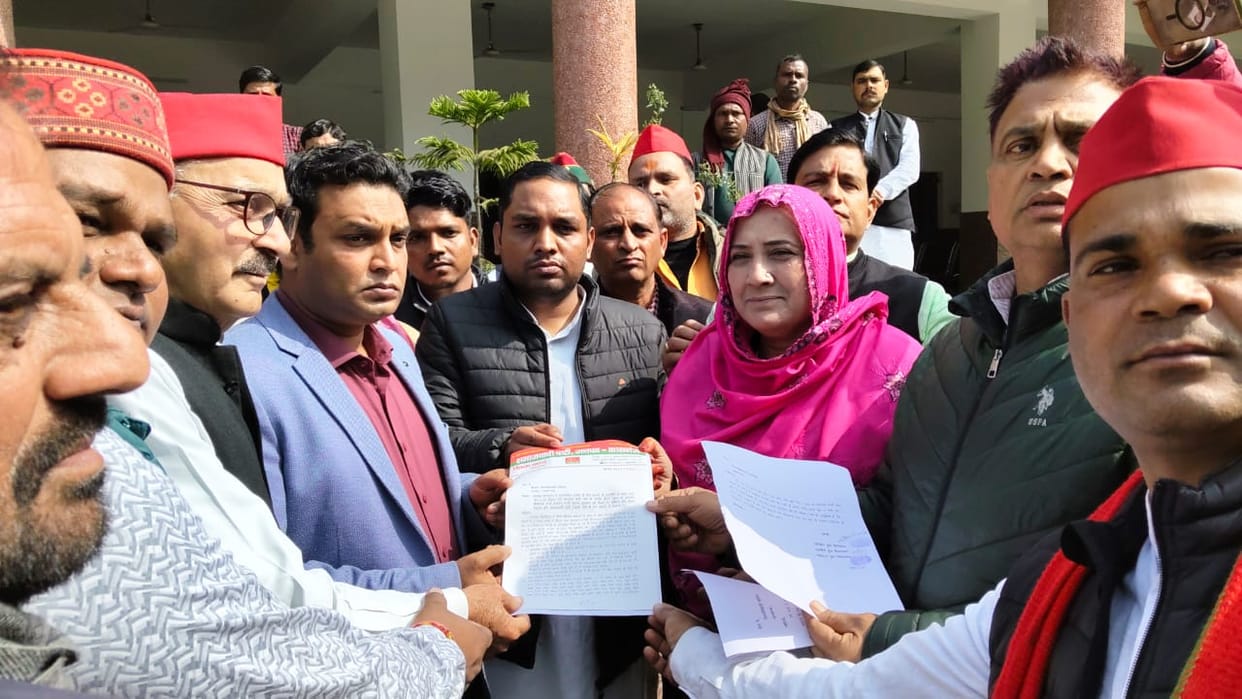 The Samajwadi Party alleges that votes are being cancelled in areas dominated by the party by filling out fake forms.