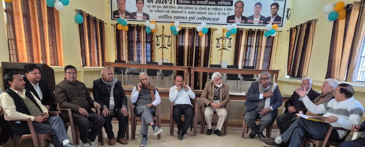 Advocates submitted a memorandum to the DM, demanding the transfer of the SDM.