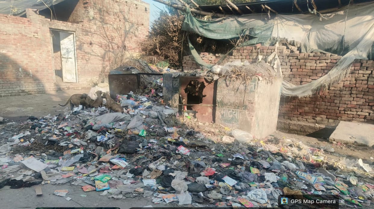 Villagers upset due to waterlogging and dirt in Mandhiyai
