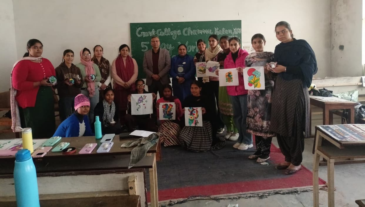 Training on mould art and bottle painting techniques was given in the workshop.