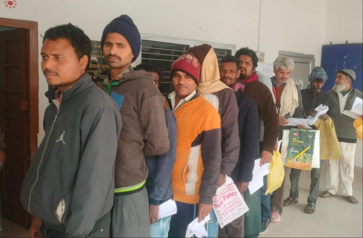 Long queues of voters to file claims and objections