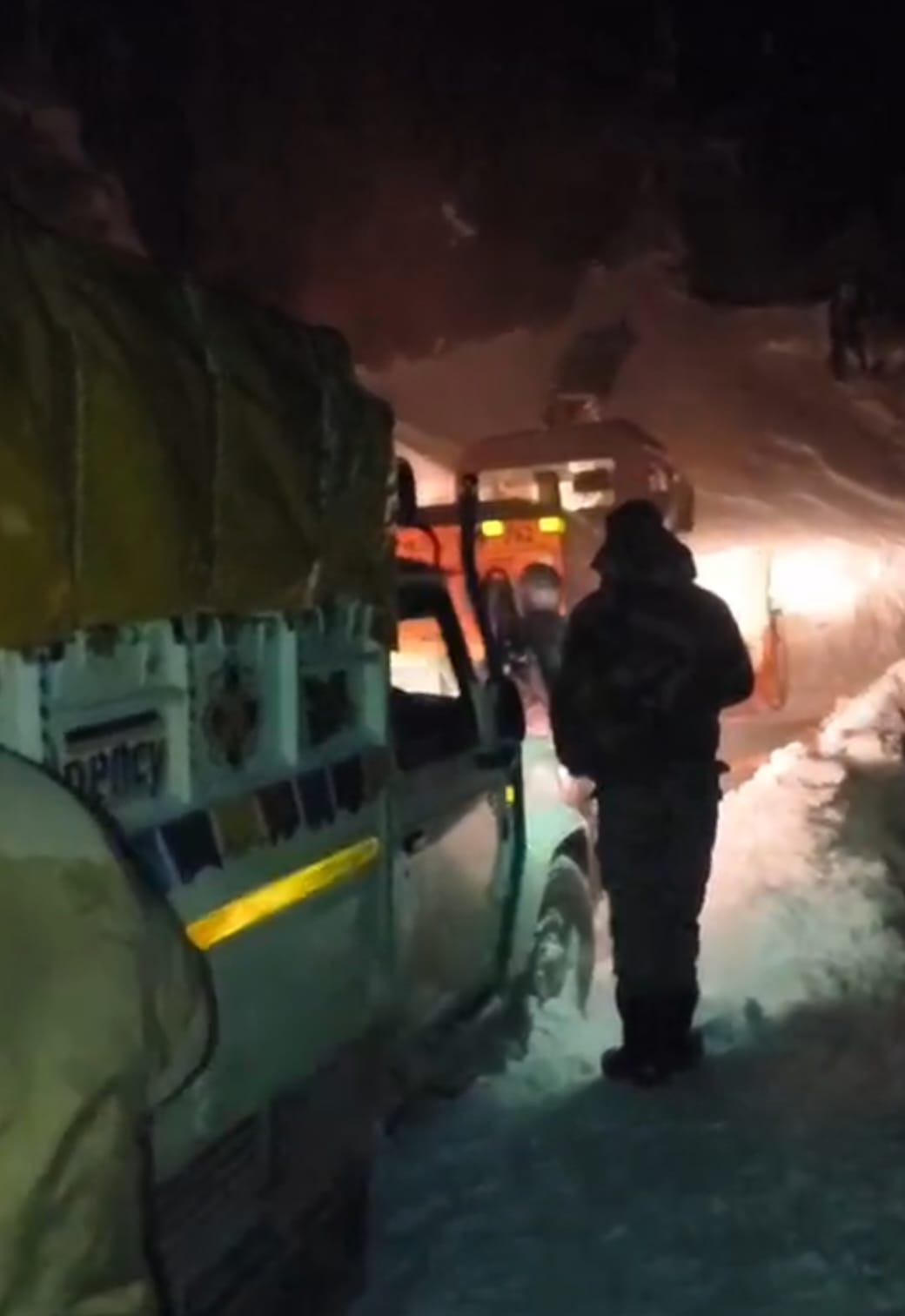Leh, Zozila Pass, BRO, Rescue Operation, Save Passengers