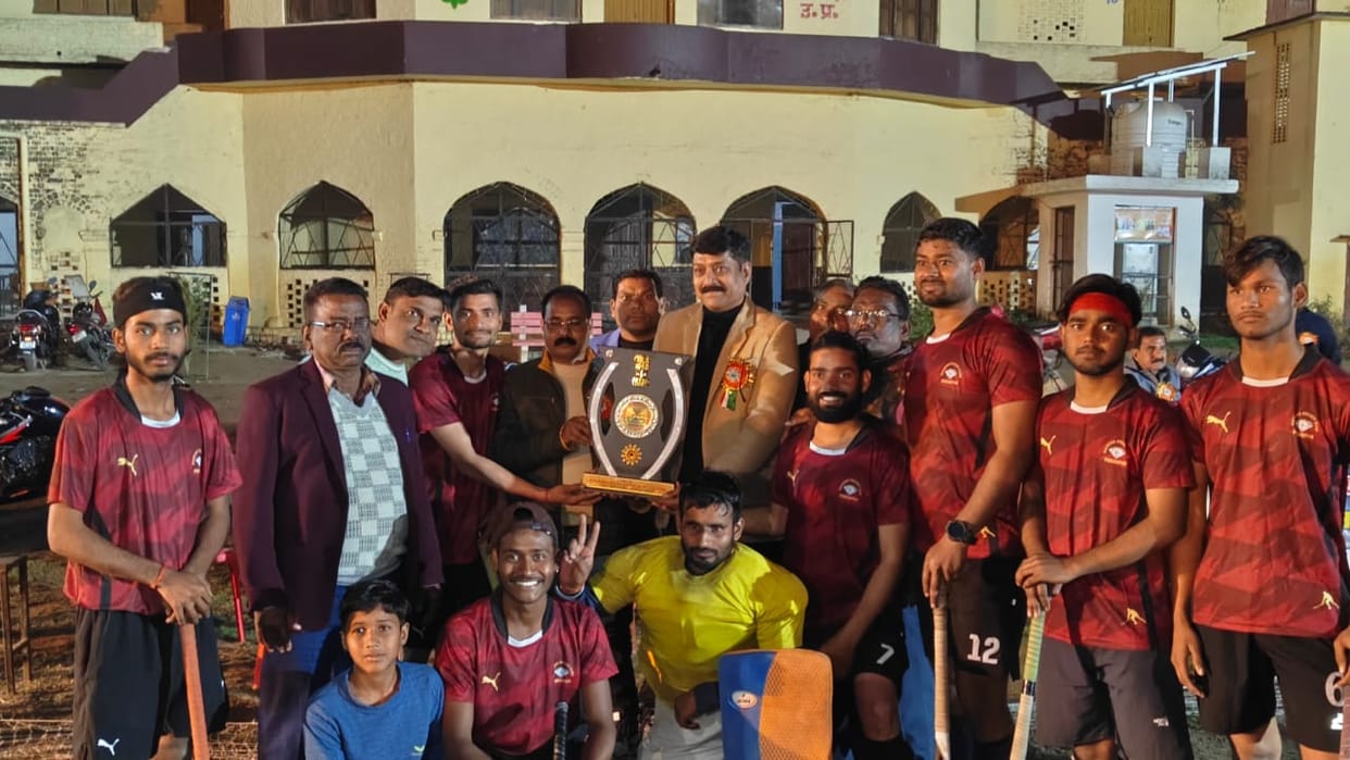 Singh Hockey Club defeated Bhasin International School team and won the trophy.