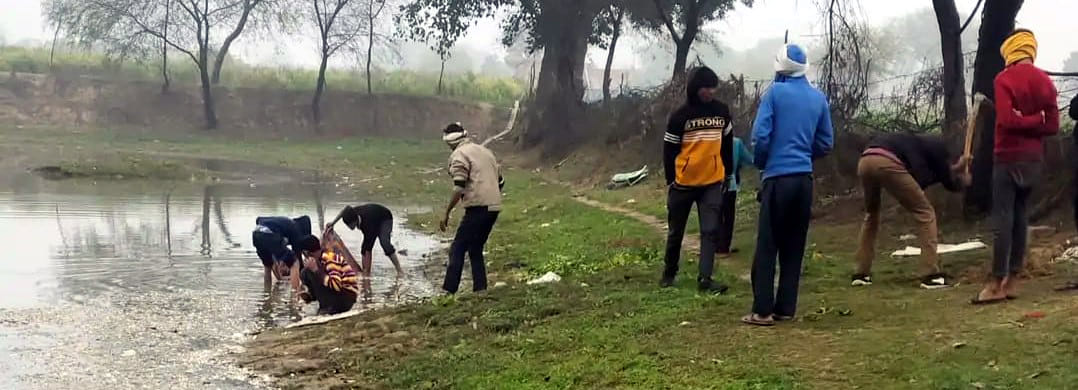 Lakhanpura pond cleaned, dead fish buried in the soil