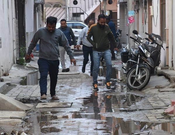 In Bharatendu Harishchandra ward, sewerage is overflowing from houses to streets.