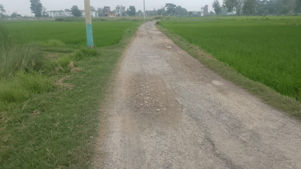 The road connecting Kunda Sharifpur village to Madhuban-Ghosi is in a bad condition.