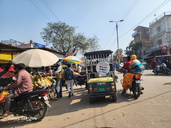 Market running on Delhi Highway in Magalganj