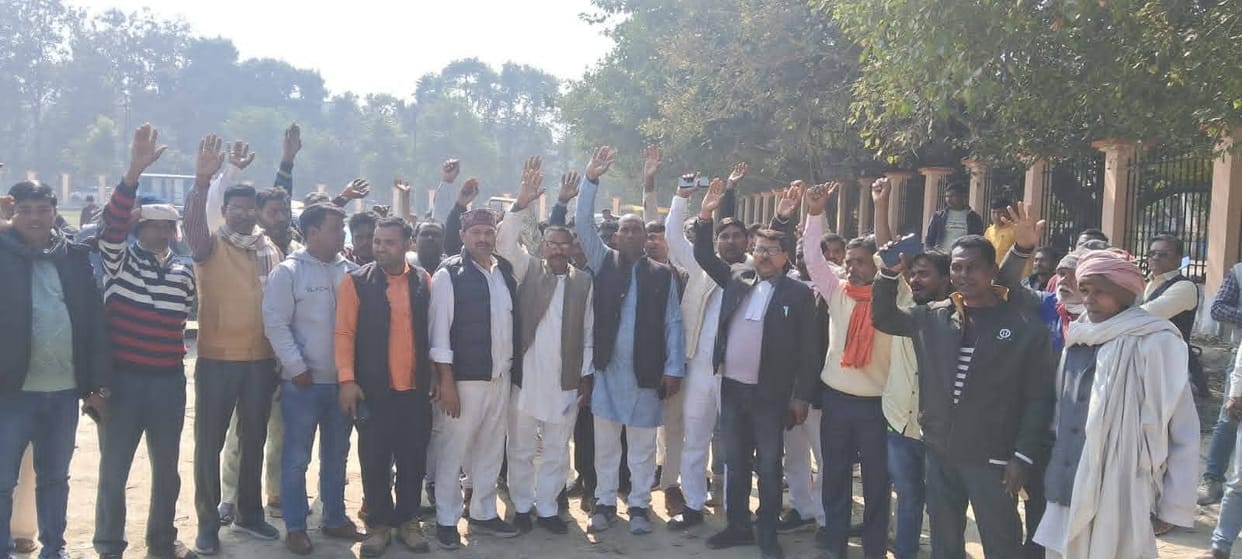 Accused of commenting on Gond community, protest in Collectorate