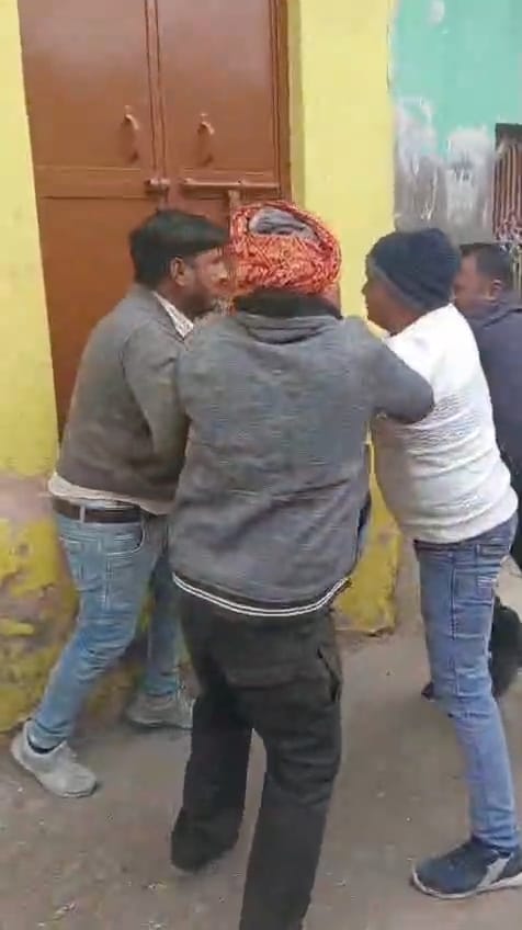 Electricity employees beaten up for bill collection, video goes viral