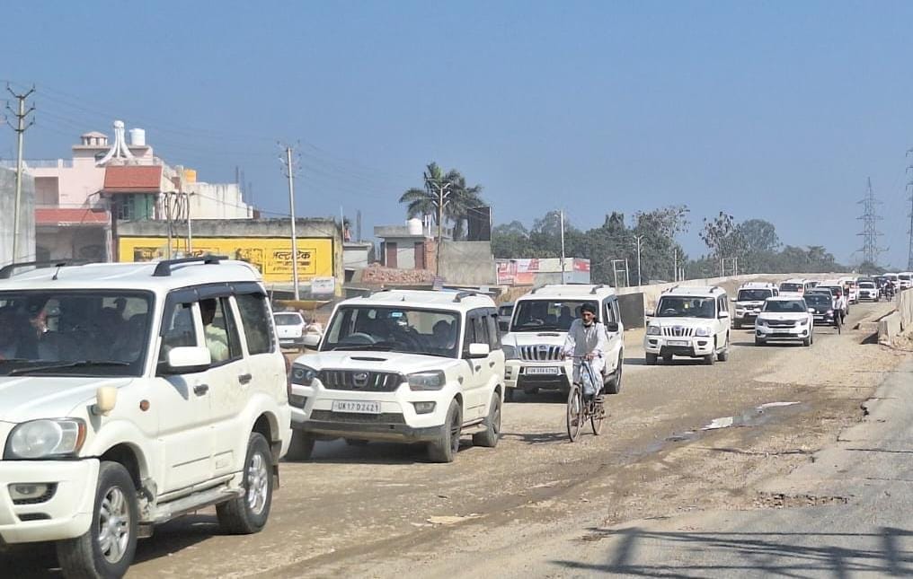 Delhi highway jammed for three hours due to wedding season