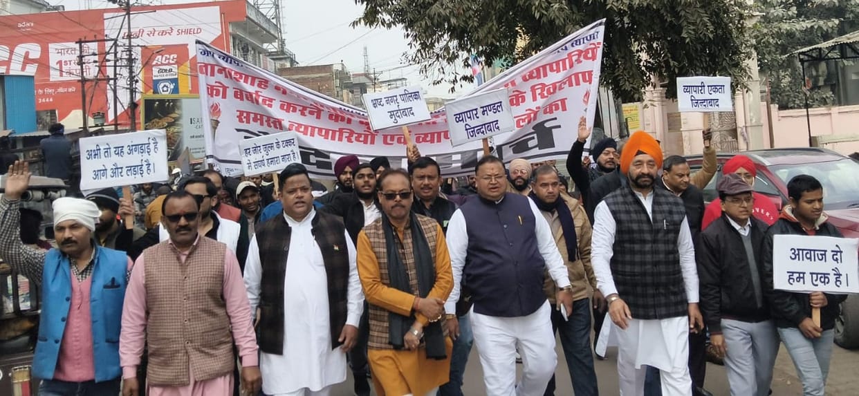 Traders came out on the streets and kept their shops closed