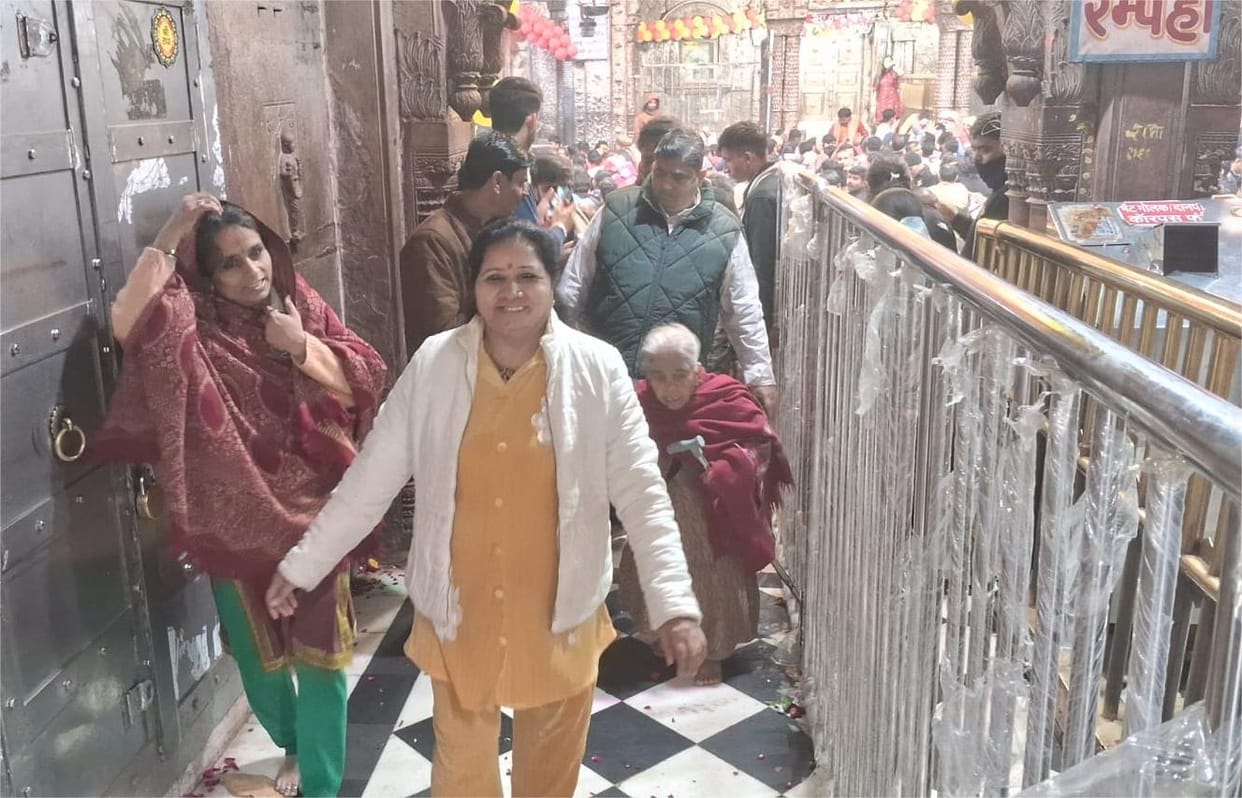 new gate installed to allow entry and exit from the sanctum sanctorum of Shri Banke Bihari to Jagmohan
