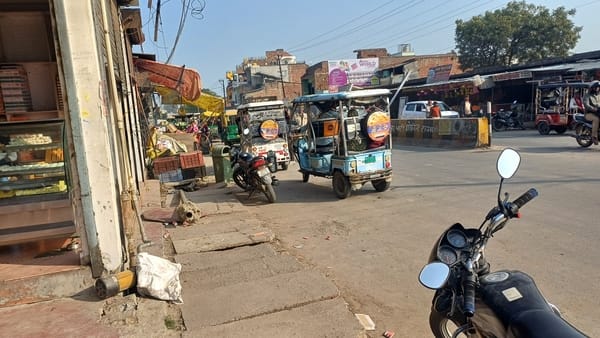 Auto routes are set in the city, but vehicle stands are unknown.