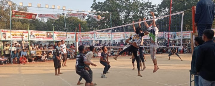There was a close contest between Gwalior-Moradabad and Azamgarh-Gorakhpur.