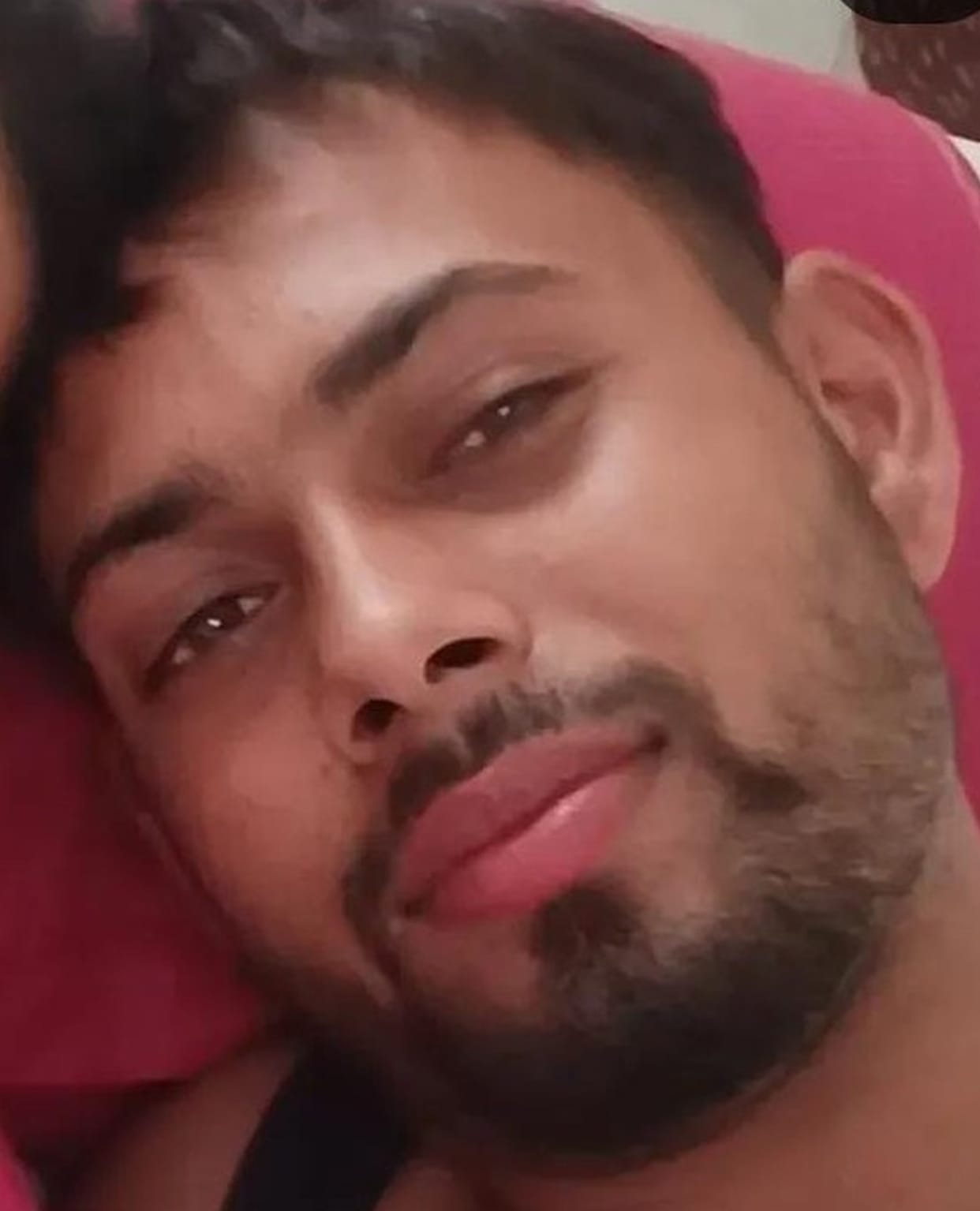 Saying he was being distanced from his girlfriend, the young man committed suicide.
