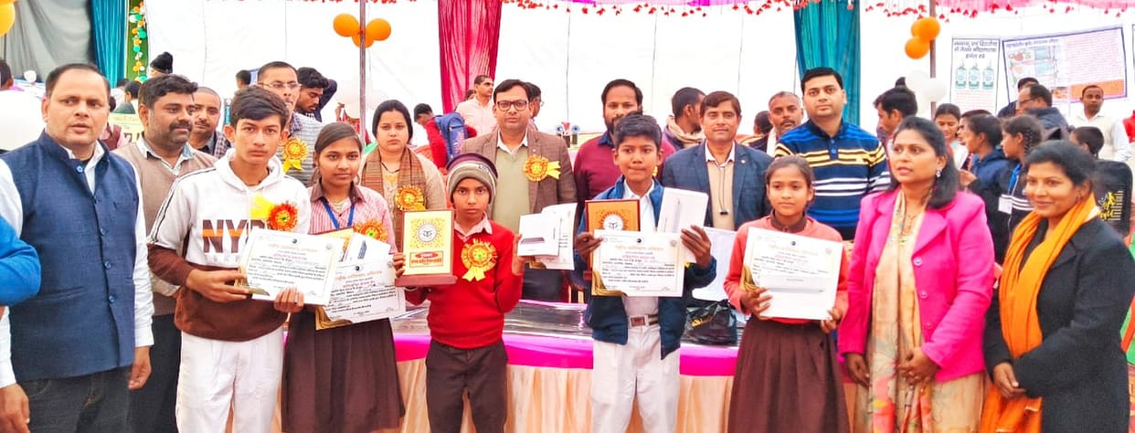 Utkarsh tops the quiz competition and Anshita tops the science exhibition
