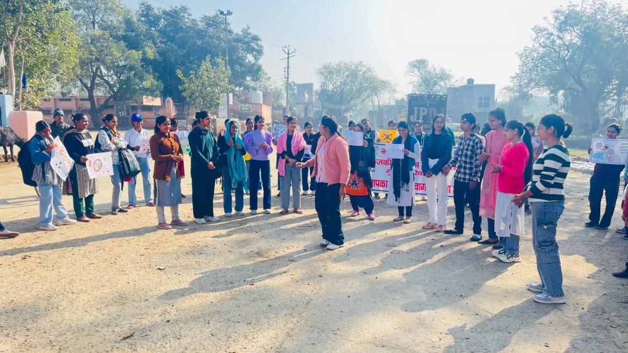 Volunteers took out a rally to create awareness against drug abuse.