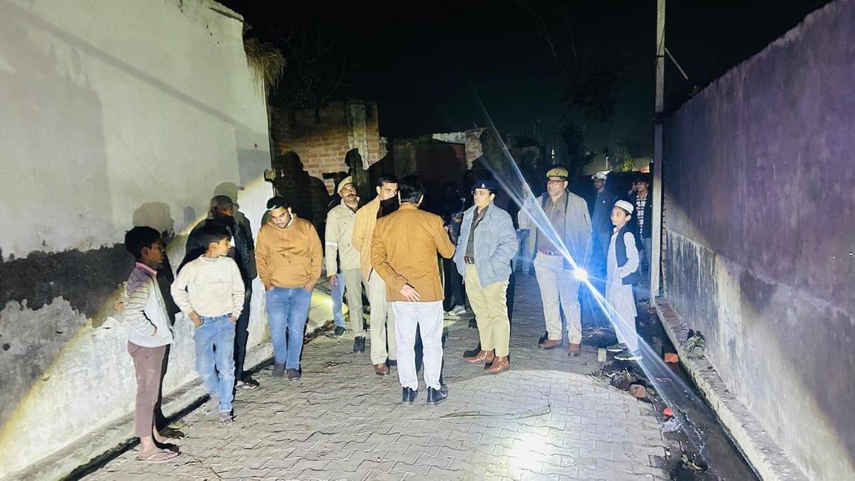 A transaction dispute in Razaiti led to heavy stone pelting between two parties, injuring a young woman.