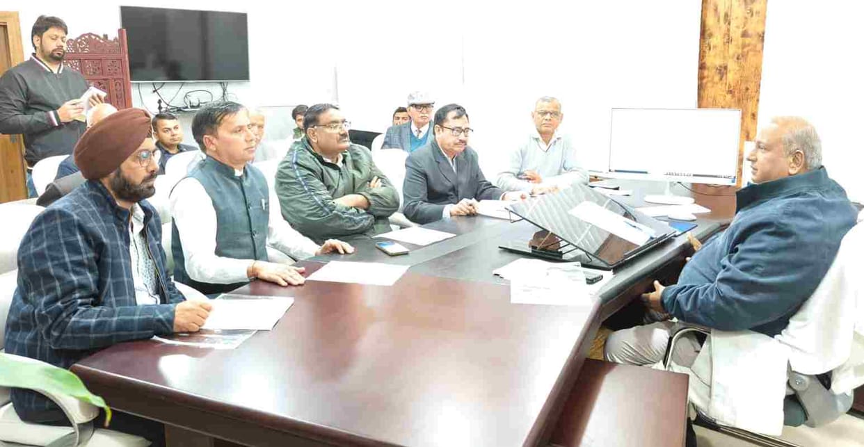 Sector residents raised the demand for construction of water tank, administrator asked the officials for the project file