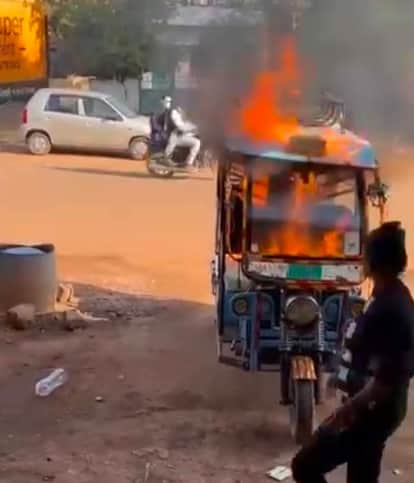 Woman set e-rickshaw on fire in Shivpuri MP After company denies free repair