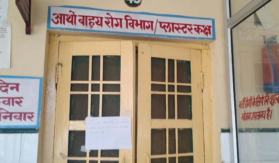 One orthopedic doctor is in the camp and the other is on leave, patients are wandering for treatment.