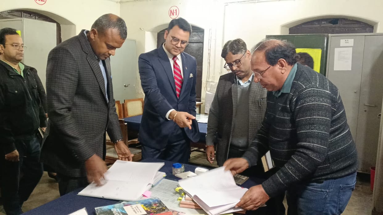 The Commissioner inspected the Collectorate.