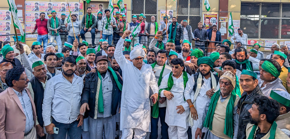 Farmers angry over problems, took out a march and reached the Collectorate