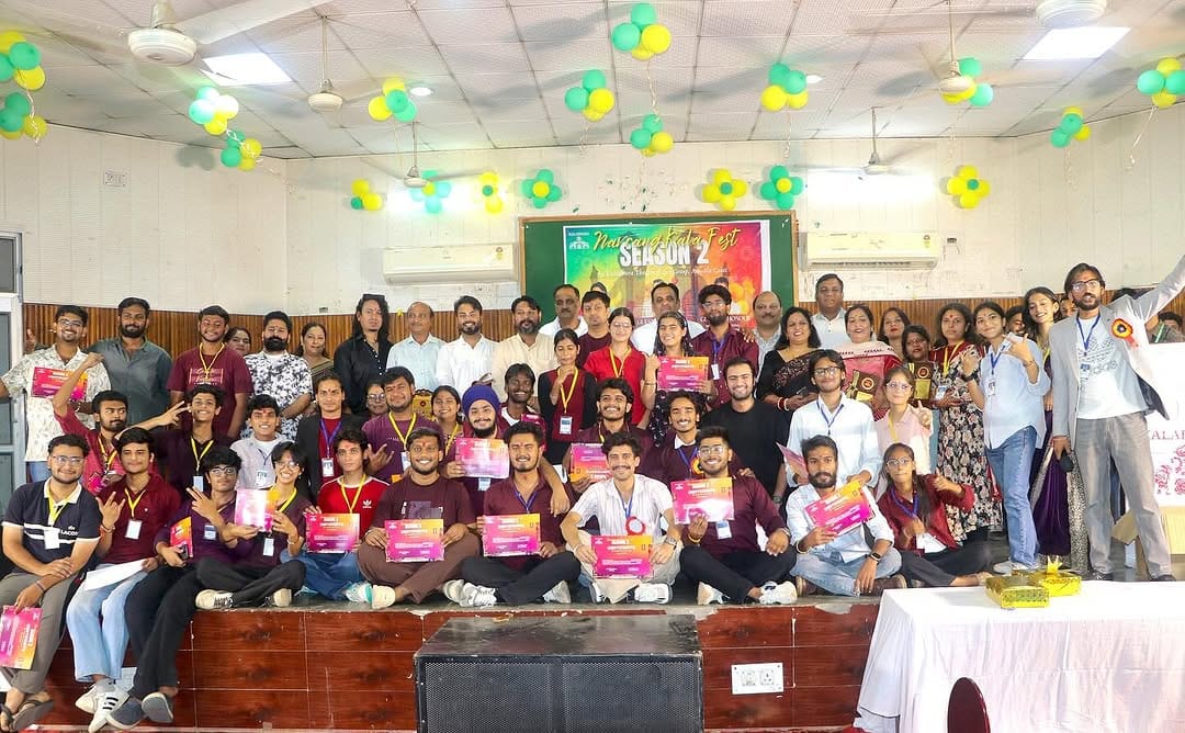 50 women from Kaladhara are doing social work along with education in the slums.