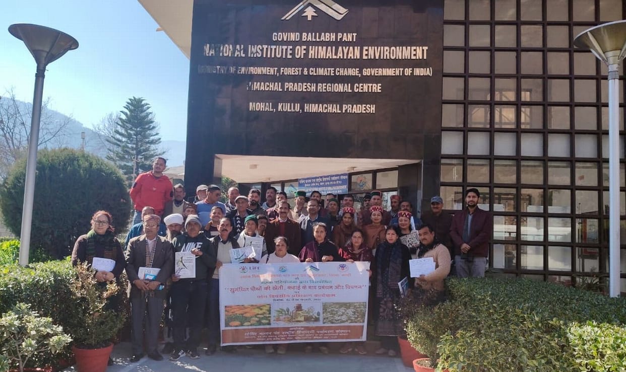 37 farmers of Mandi were given training on aromatic plants.