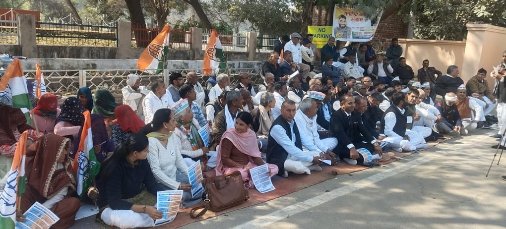Congress staged a sit-in to save MNREGA; three MLAs and MP were absent.