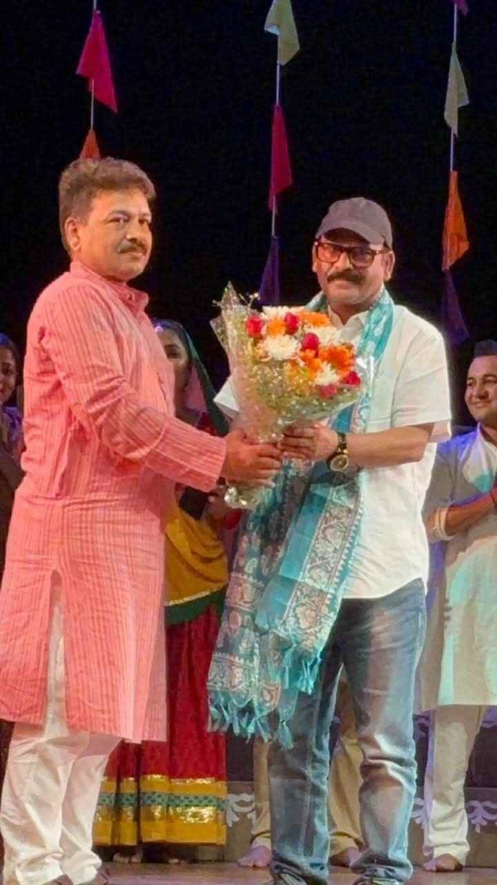 The play Babuji, written by Prof. Vibhanshu Vaibhav of Supwa, premiered at Bharatanatyam.