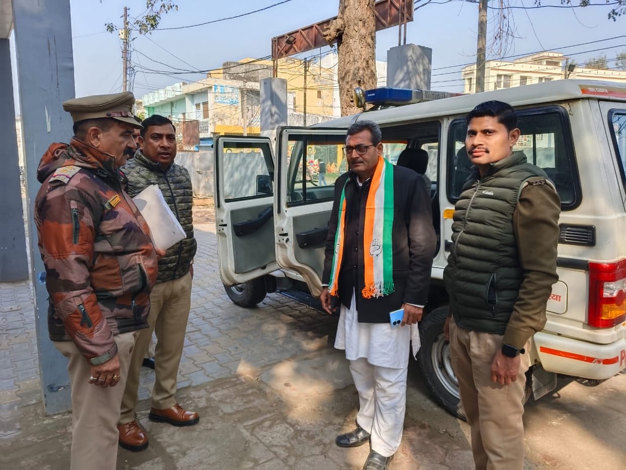 Congress district president arrested while staging a Satyagraha at Mudha Pukhta bridge.