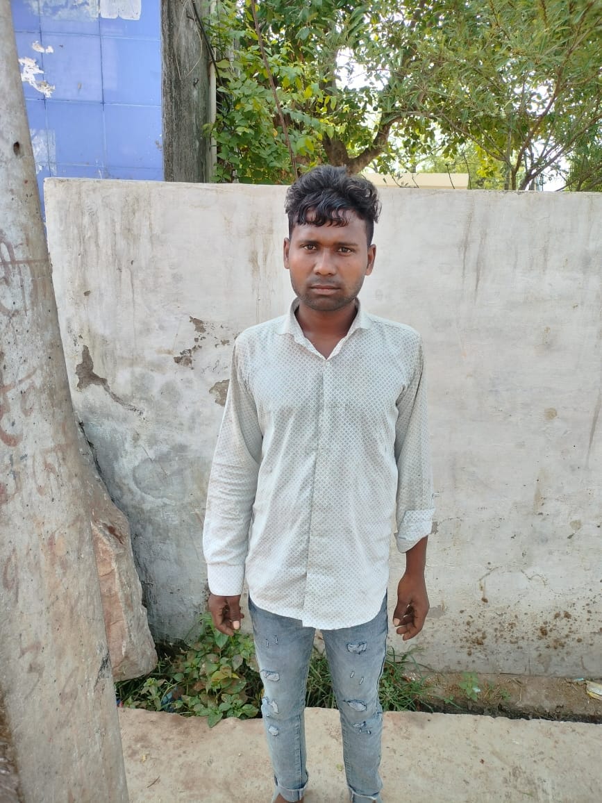 The body of the carpenter was murdered and thrown under the Khari River bridge.