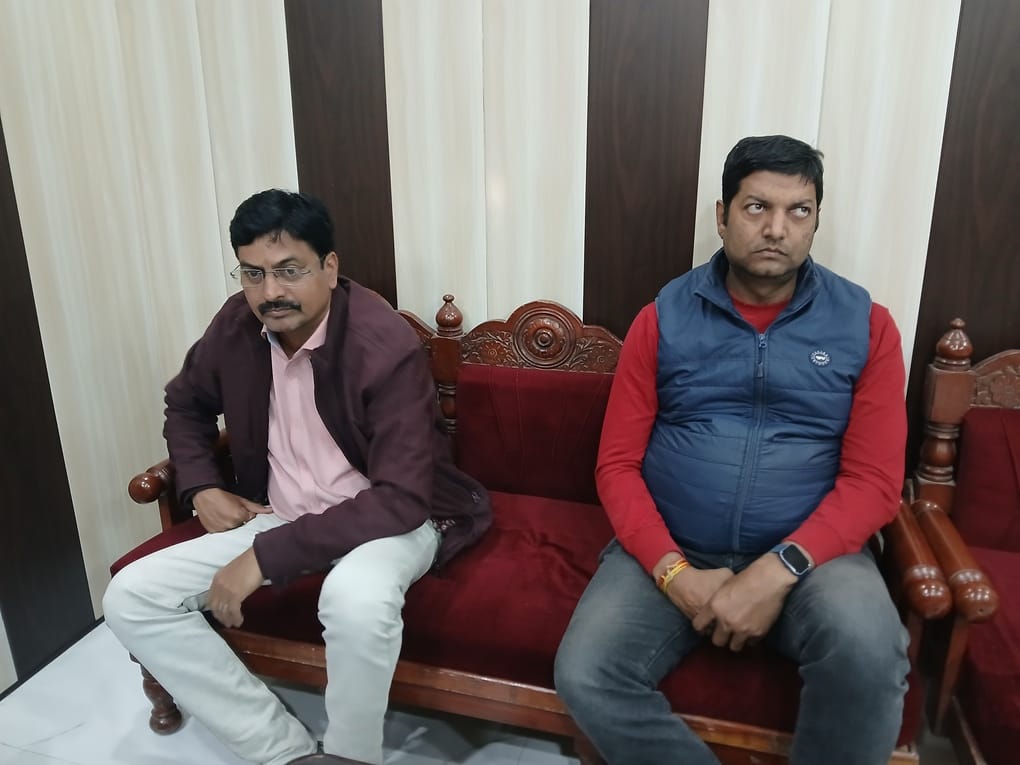 राजस्थान भरतपुर एसीबी ने समग्र शिक्षा विभाग के दो कनिष्ठ अभियंताओं रिश्वत लेते पकड़ा