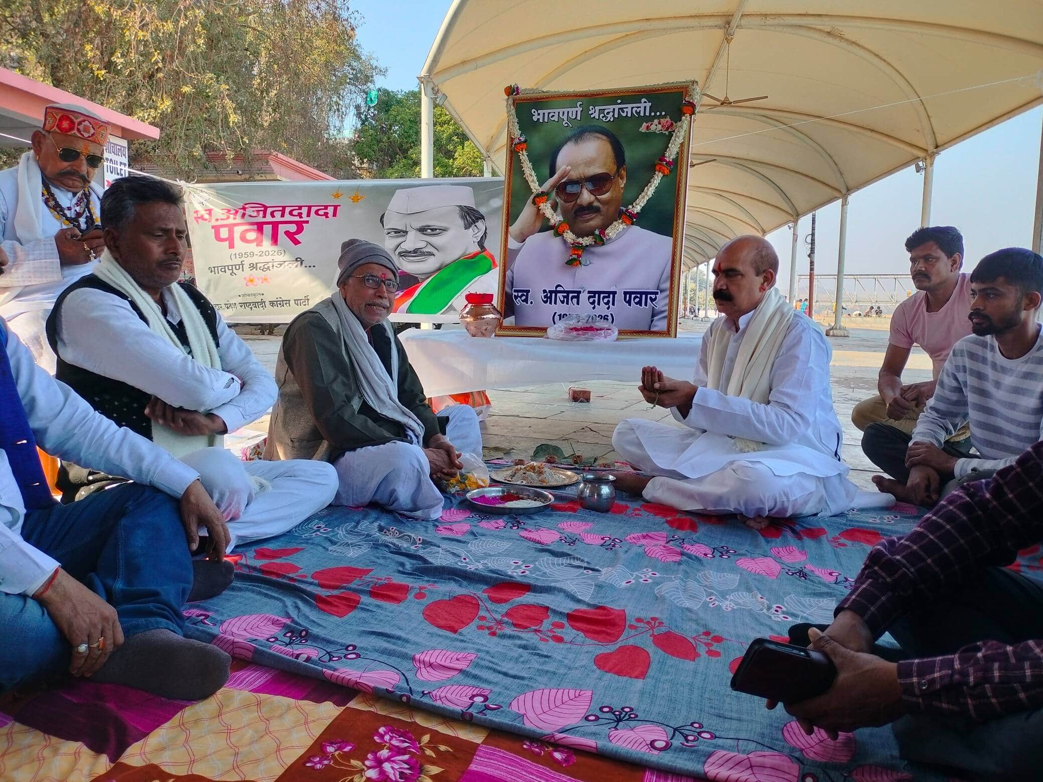 स्वर्गीय अजीत पावर का गया जी में पिंडदान करते एनसीपी नेता व अन्य